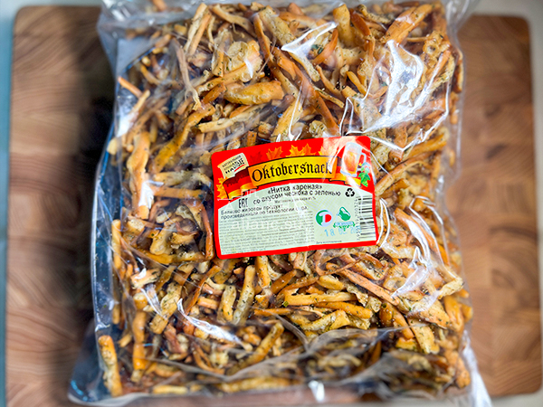 Нитка ЖАРЕНАЯ "Чеснок с зеленью" Oktobersnack 1 кг (сырный продукт) в Сыктывкаре