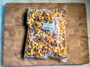 Мясные снеки: Ореховая смесь ж/с Острая 